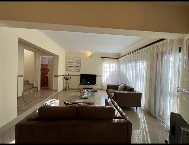 3 BEDROOM SECTIONAL TITLE TO LET IN STERREWAG